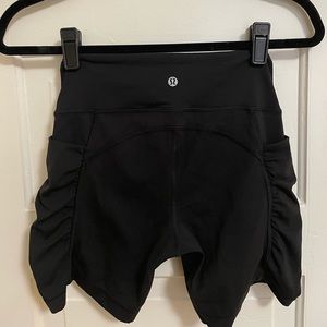 Black, Lululemon, high rise short.